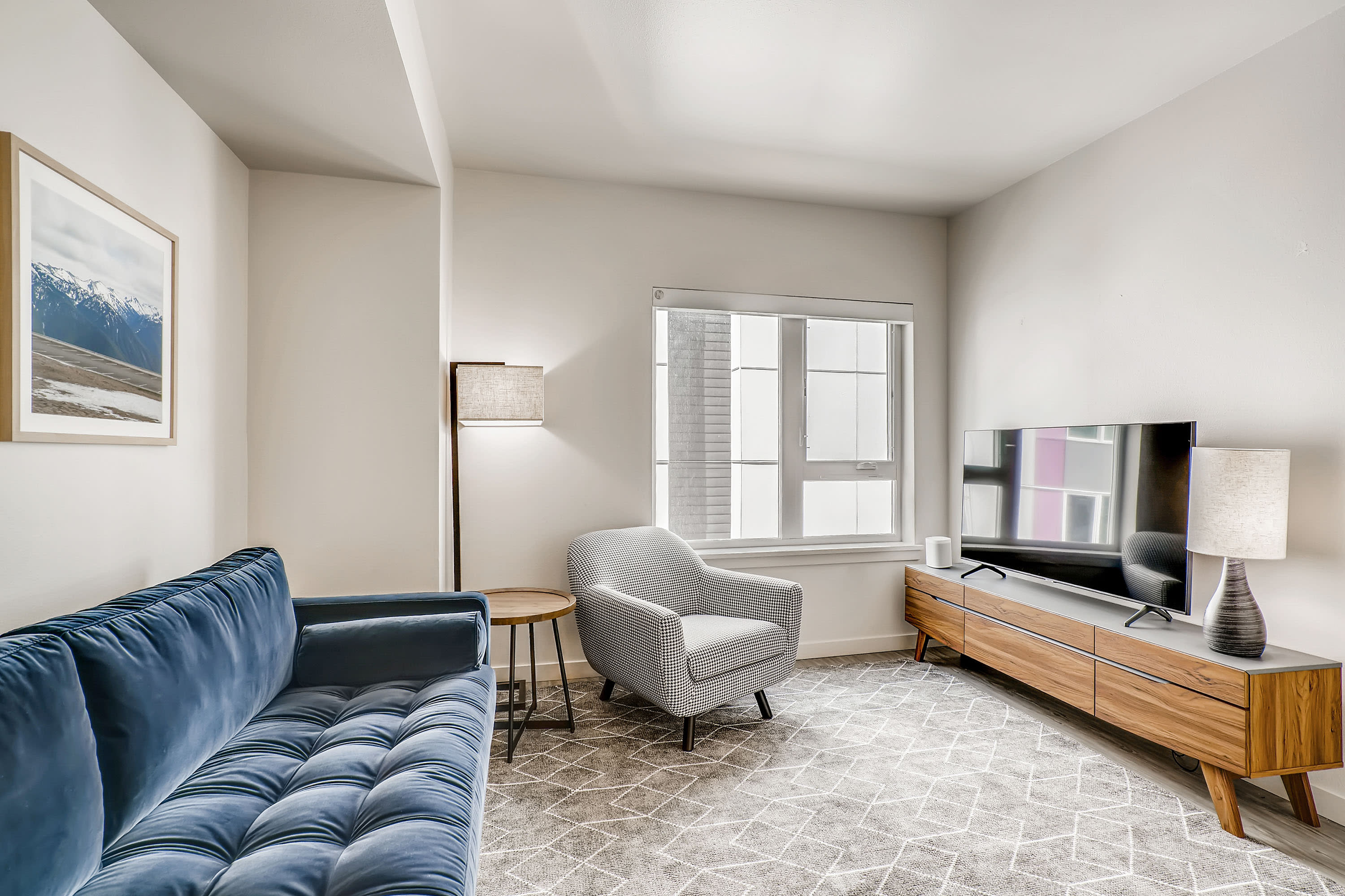 Sentral 30+ Day Contemporary Urban 1 BR in SLU