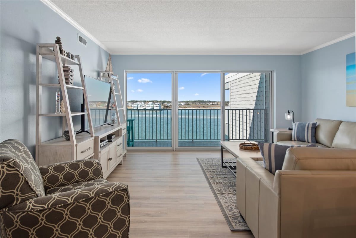 Direct Bayfront Condo w Prime Location and Pool Coastal Life Vacations