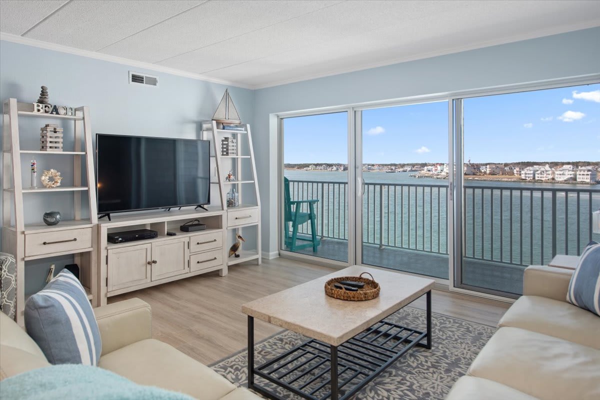 Direct Bayfront Condo w Prime Location and Pool Coastal Life Vacations