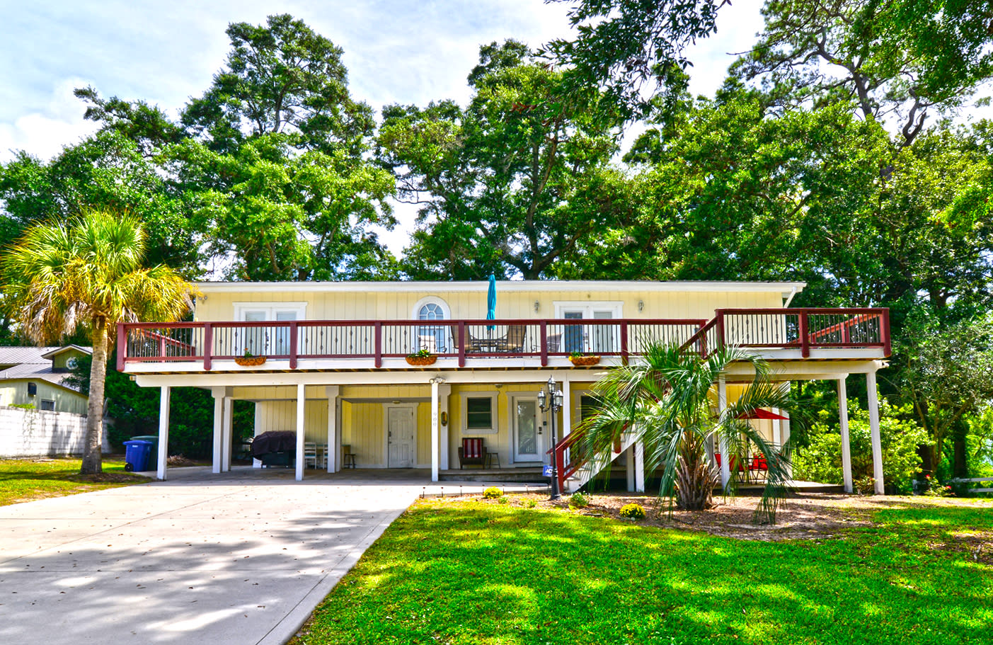 Beautiful Home with Full Length Porch in North Myrtle Beach