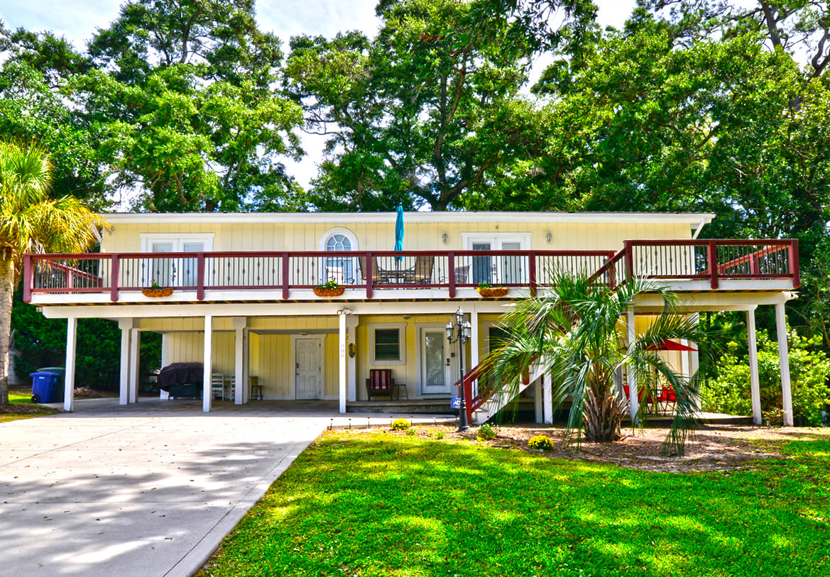 Beautiful Home with Full Length Porch in North Myrtle Beach