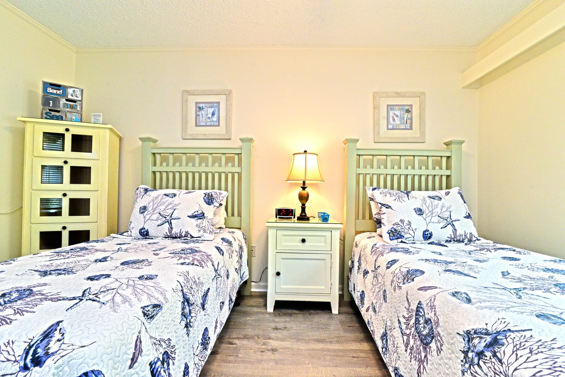 Bedroom Sleeps 2 Twin Beds