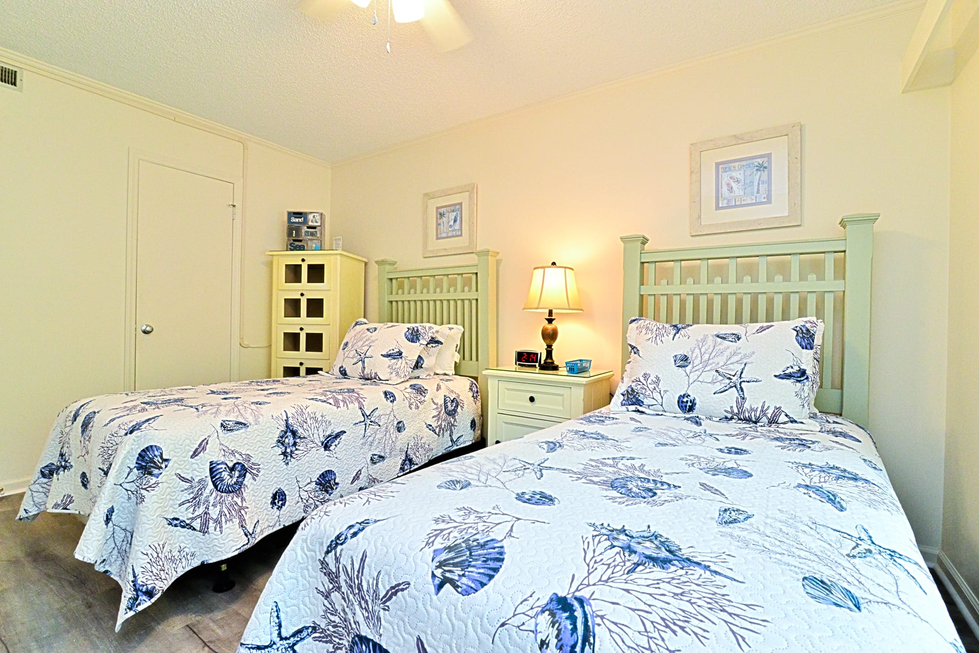 Bedroom Sleeps 2 Twin Beds