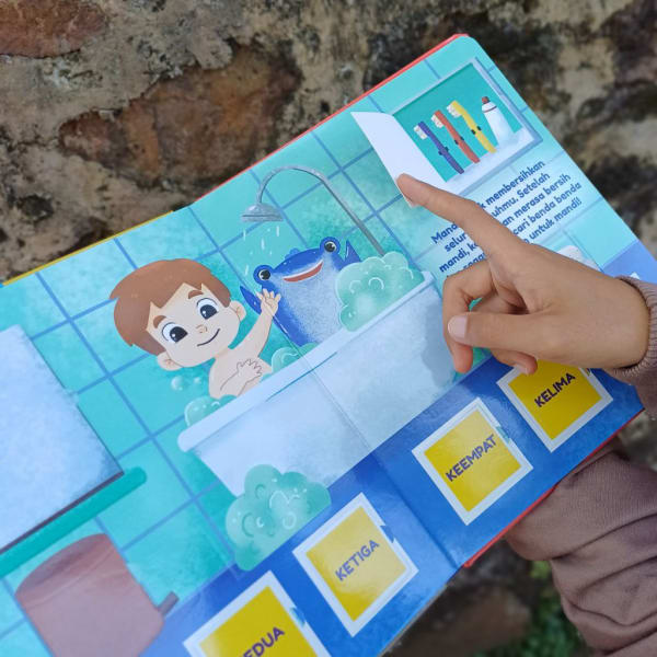 Gulalibooks - Lift The Flap Book - Aku Bisa Sendiri - Belajar Tentang Rutinitas Sehari-hari-204