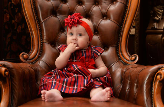 baby sitting on a leather chair | Sohnne® 4 16 scaled - leather chair, leather chair busy moms