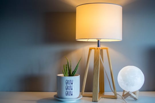 joel henry pdIwPL3HU2s unsplash scaled - entry table lamps
