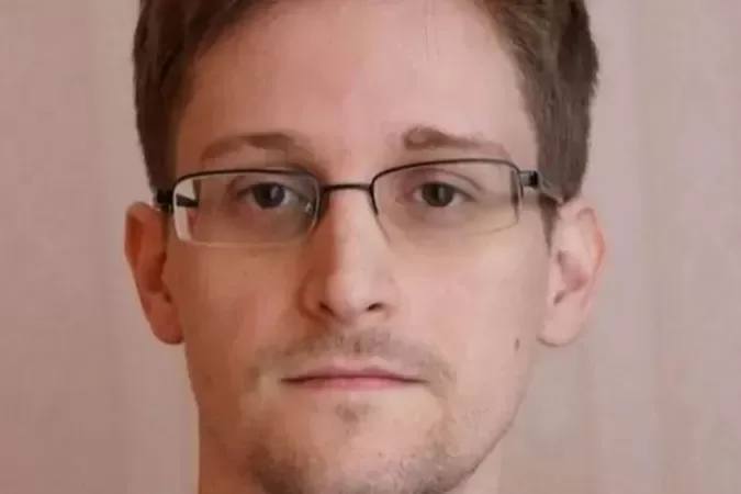 Portfolio for إدوارد سنودن يحصل على الجنسية الروسية