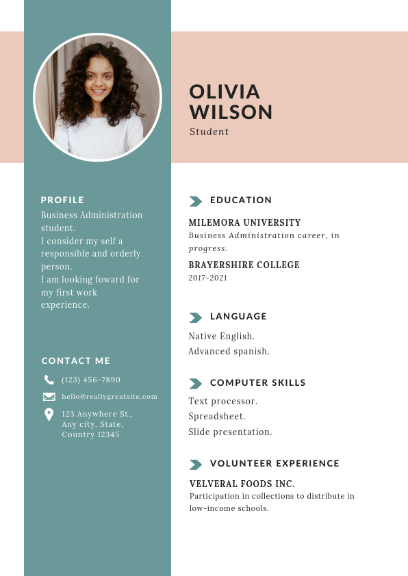 White Simple Student CV Resume.pdf