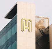 Logo_Mockup Mحرف.jpg