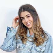 View Service Offered By Camila Panisson 