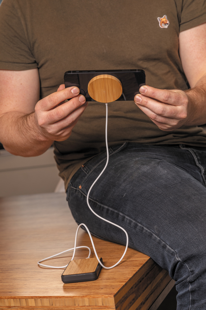 Cargador inalámbrico magnético de bambú de 10W