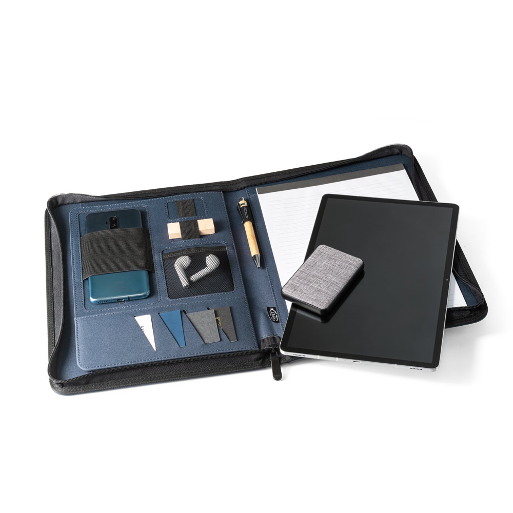 EMERGE FOLDER. Carpeta tamaño A4 hecha en poliéster reciclado (100% rPET) 300D con cremallera