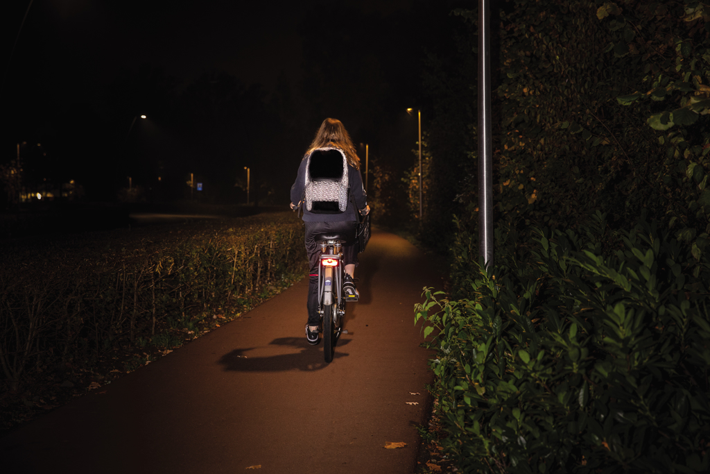 Mochila reflectante para portátil RPET con trazador AWARE ™