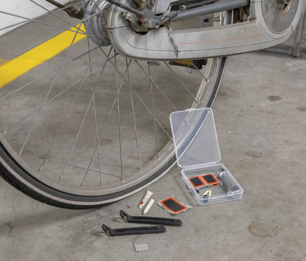 Kit de reparación de bicicletas compacto