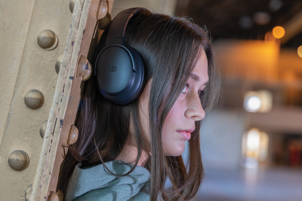 Auriculares de plástico Urban Vitamin Palo Alto RCS