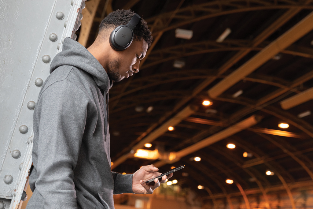 Auriculares de plástico Urban Vitamin Palo Alto RCS