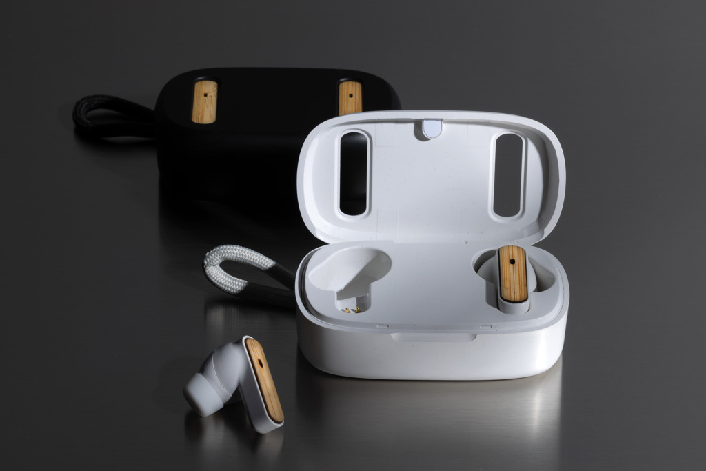 Auriculares TWS de plástico reciclado RCS y bambú