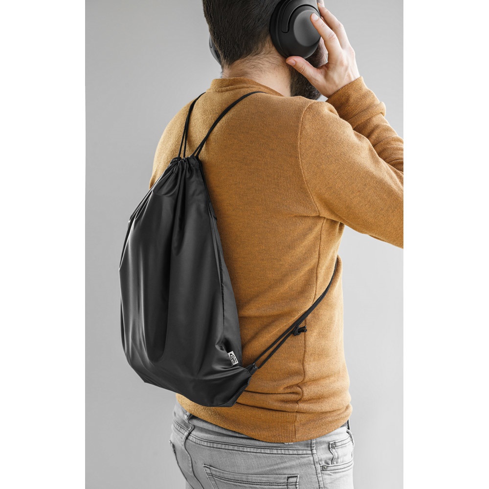 PEMBA. Bolsa tipo mochila en 190T poliéster reciclado (100% rPET)
