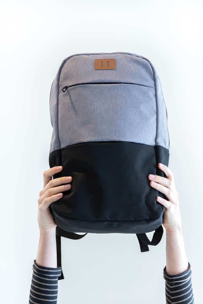 Moderna mochila portátil de 15.6" USB y RFID sin PVC