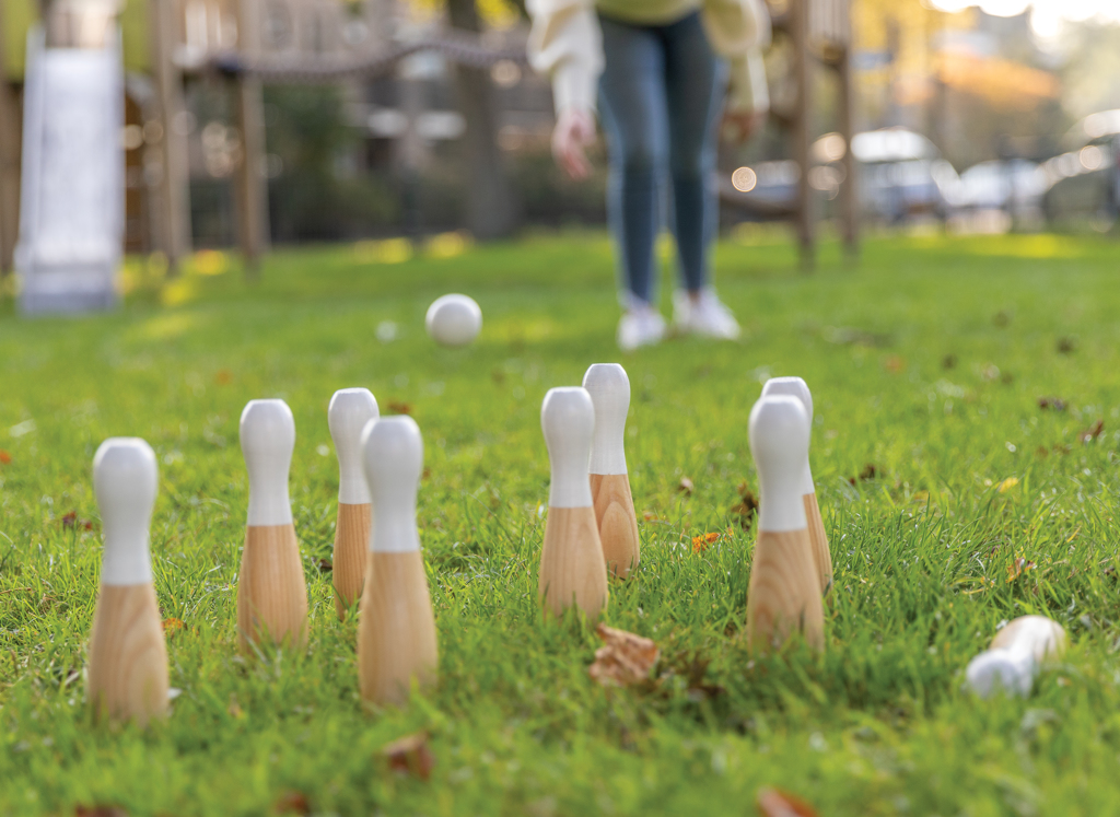 Juego de bolos de madera