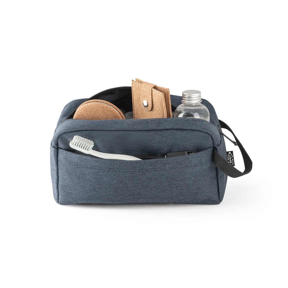 REPURPOSE BAG. Neceser fabricado en poliéster reciclado 600D