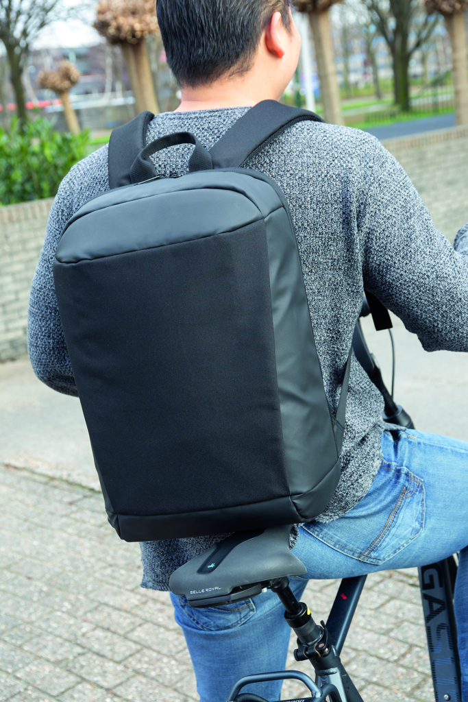 Mochila Madrid antirobo con RFID y USB sin PVC