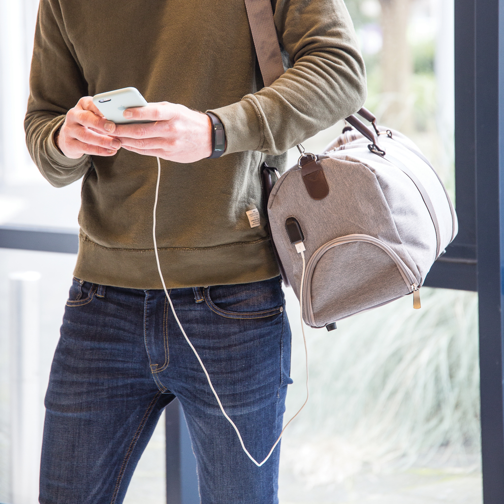 Bolsa fin de semana con salida USB A