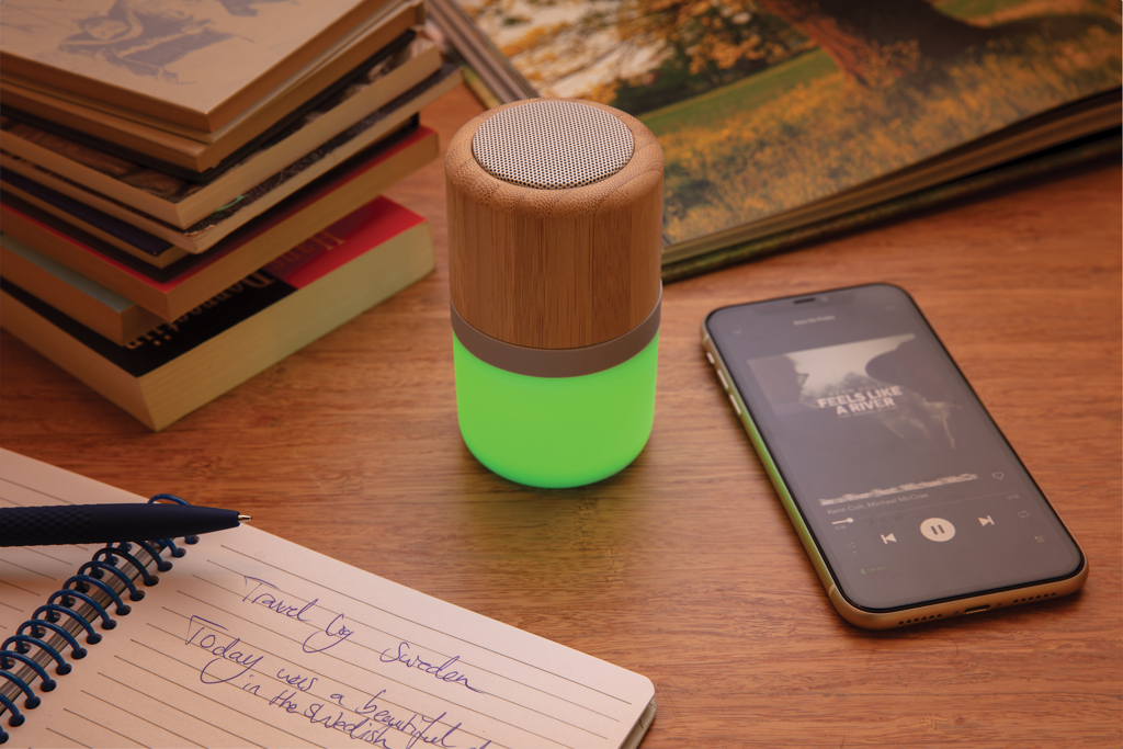 Altavoz Bambú 3W con luz cambiante