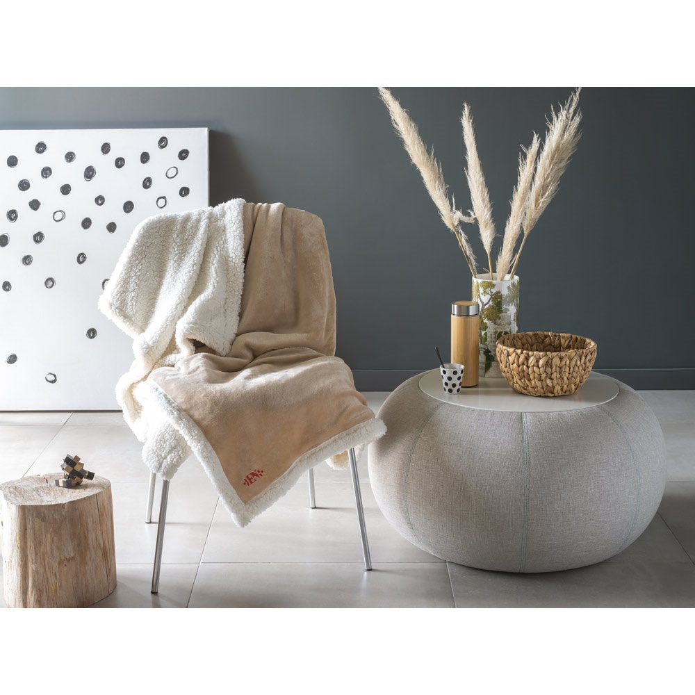 HEIDEN. Manta polar reversible (190 g/m²) con cinta de raso y tarjeta personalizada