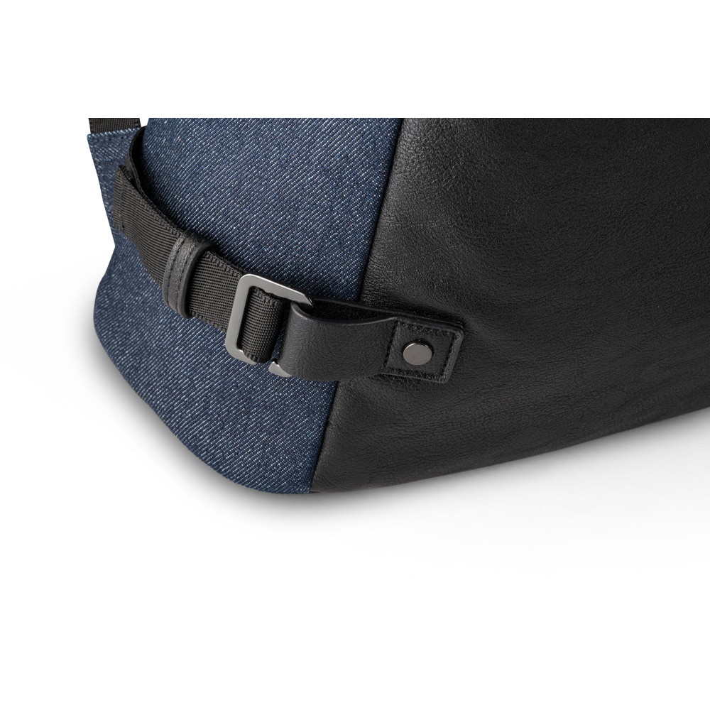 DIVERGENT BACKPACK I. Mochila para portátil de hasta 15.6'' en tejido vaquero y PU