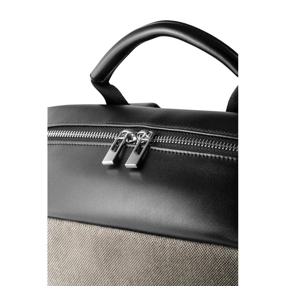 DIVERGENT BACKPACK II. Mochila para portátil de hasta 15.6'' en tela y PU
