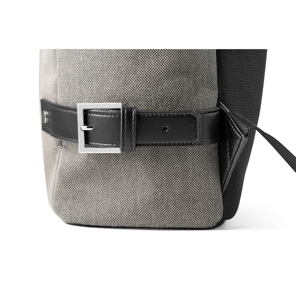 DIVERGENT BACKPACK II. Mochila para portátil de hasta 15.6'' en tela y PU