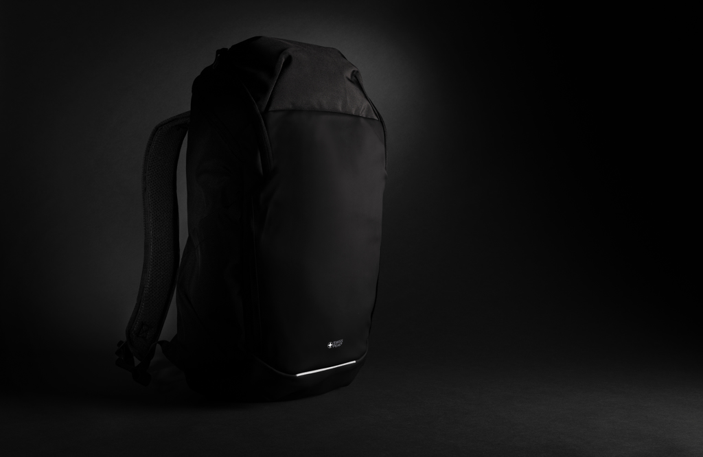 Mochila de negocios Swiss Peak AWARE ™ RPET de 15,6"