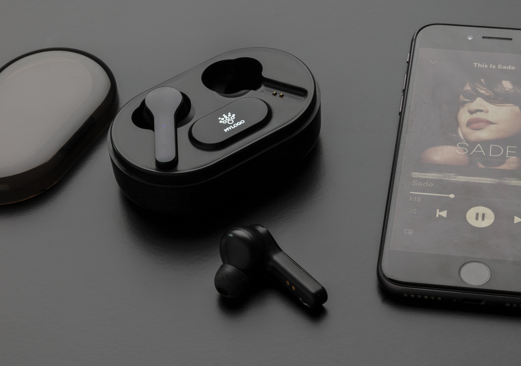 Auriculares TWS con logotipo iluminado en estuche de carga