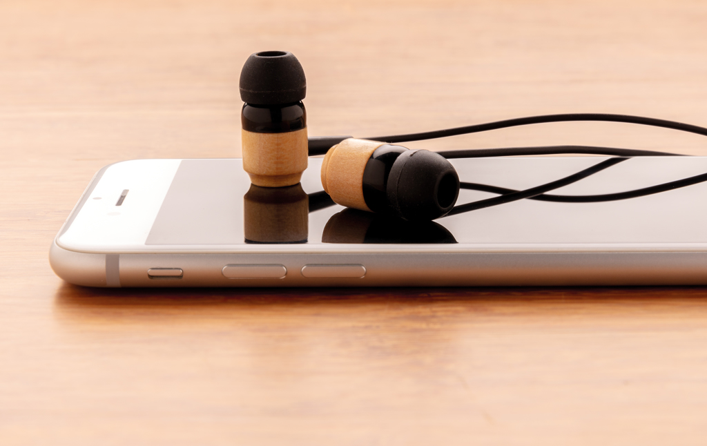 Auriculares inalámbricos bambú