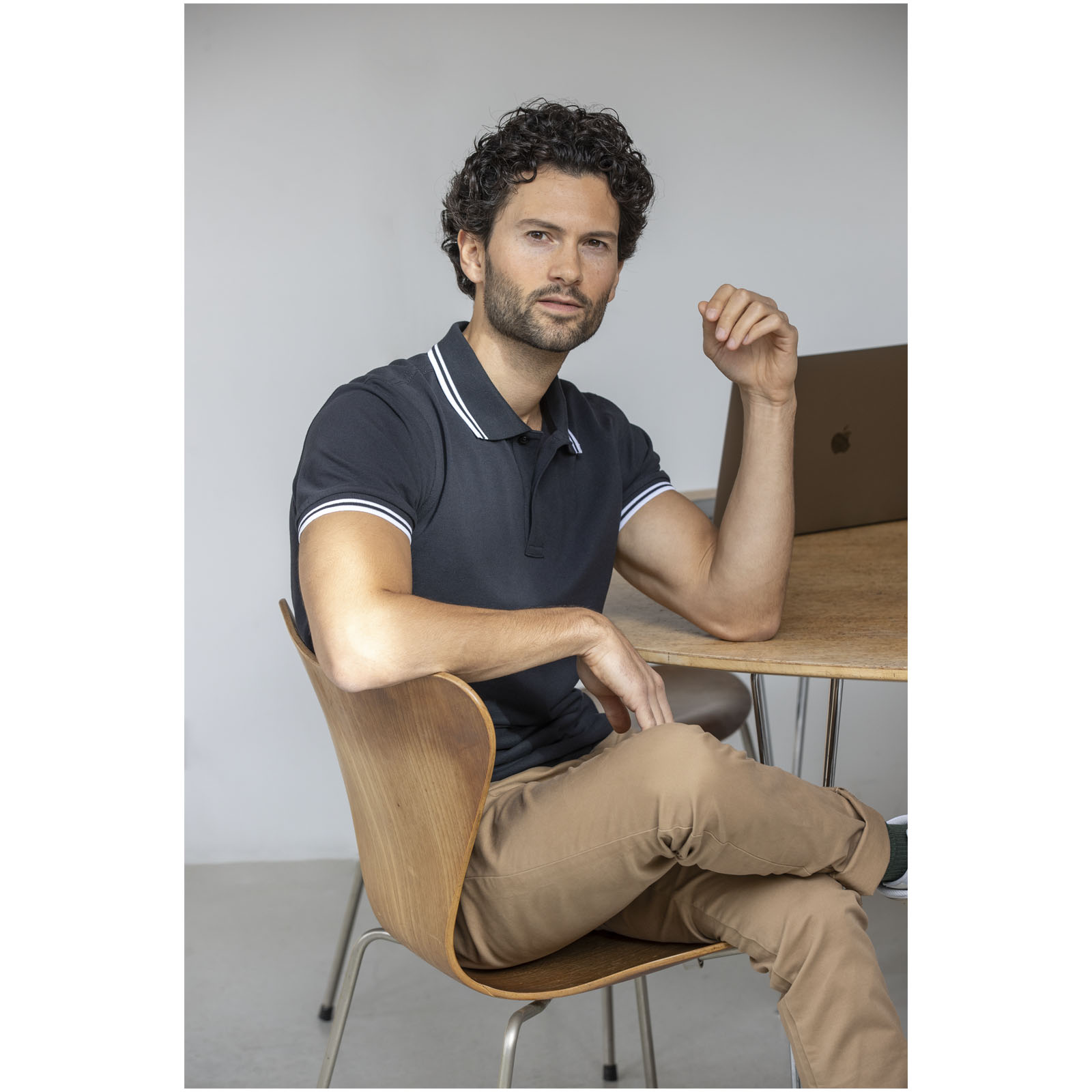 Polo de manga corta con ribete para hombre Amarago