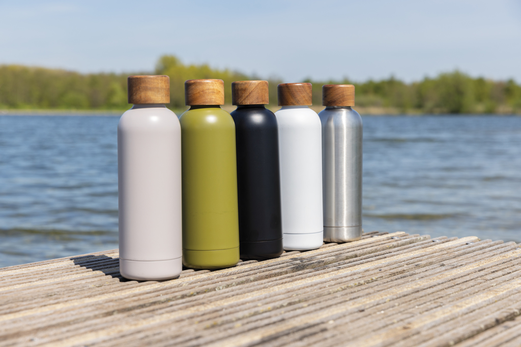 Botella Wood de acero inoxidable reciclado certificado RCS