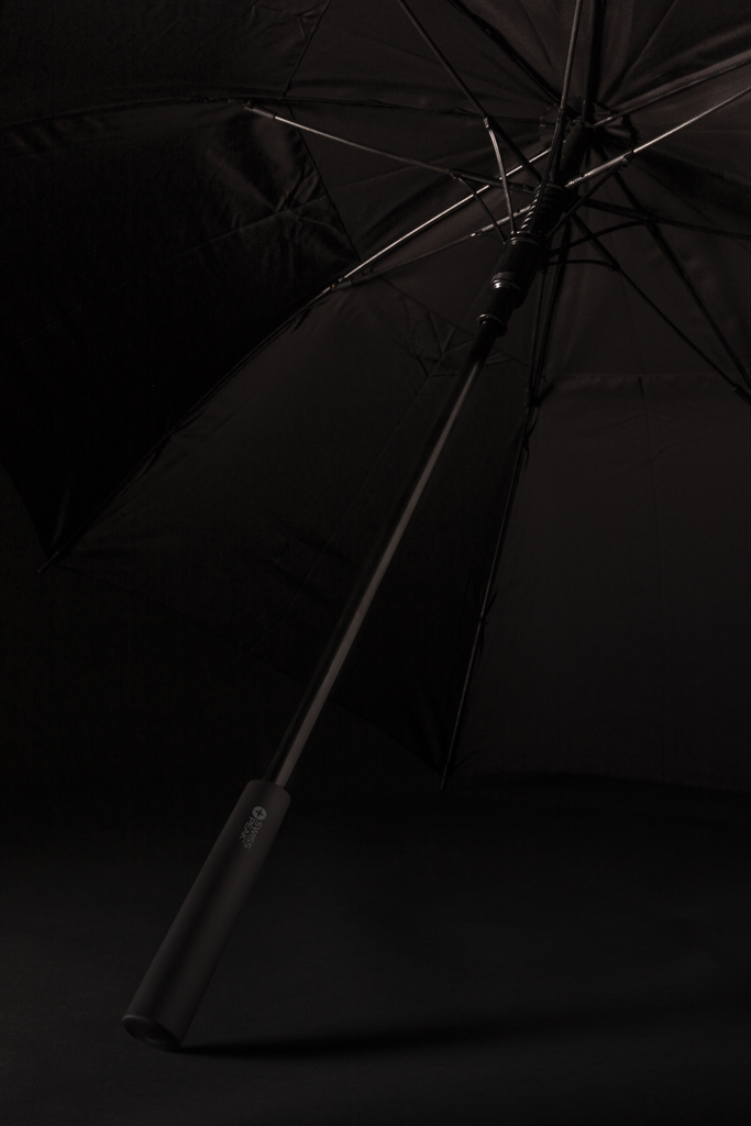 Paraguas contra tormentas Swiss Peak AWARE™ Tornado de 23"