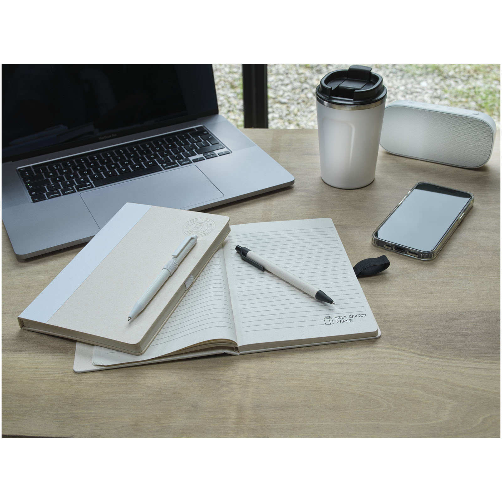 Set de libreta de referencia de tamaño A5 y bolígrafo fabricados con cartones de leche reciclados Dairy Dream