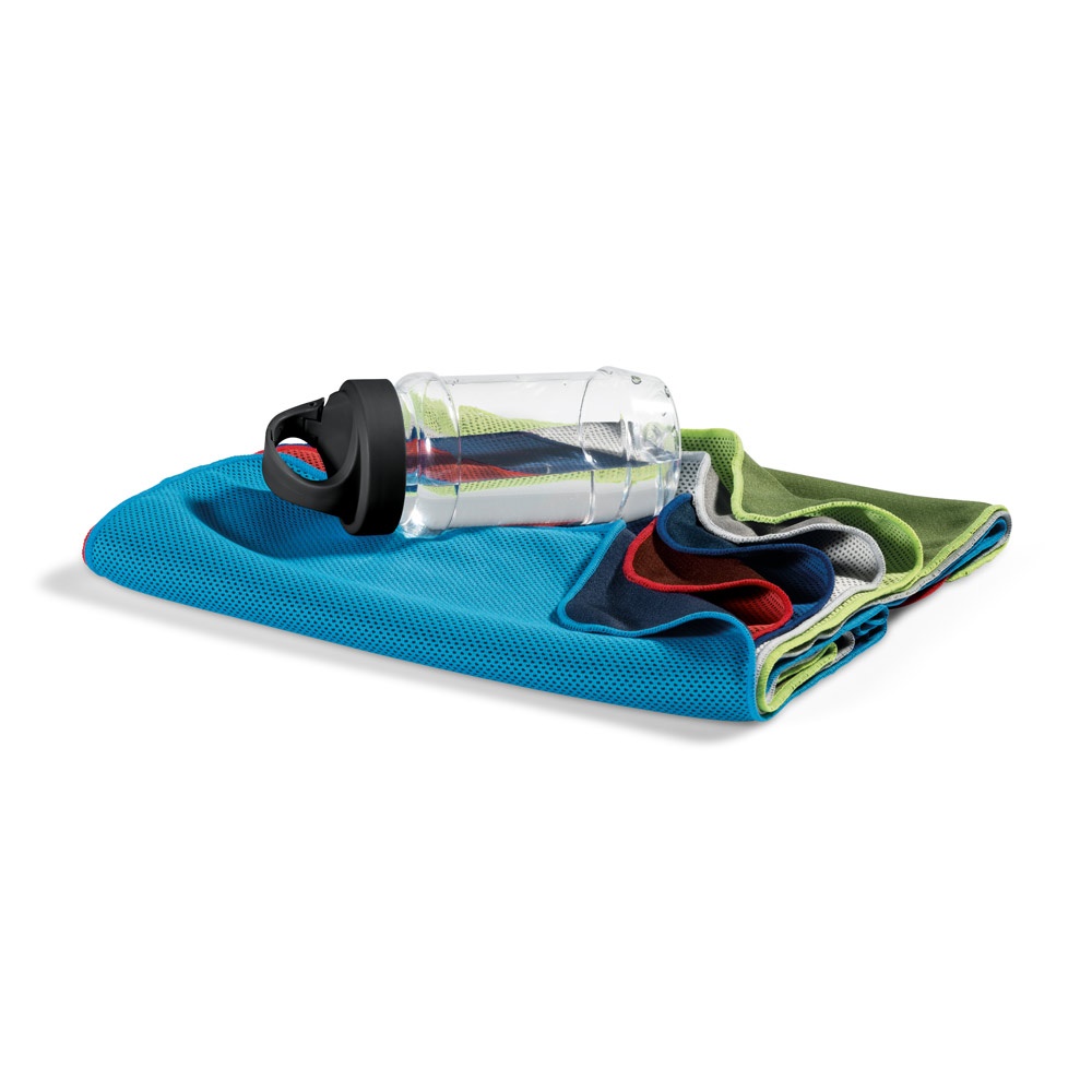 ARTX PLUS. Conjunto que incluye una botella hecha en PP y PET y una toalla refrescante deportiva de poliamida y poliéster