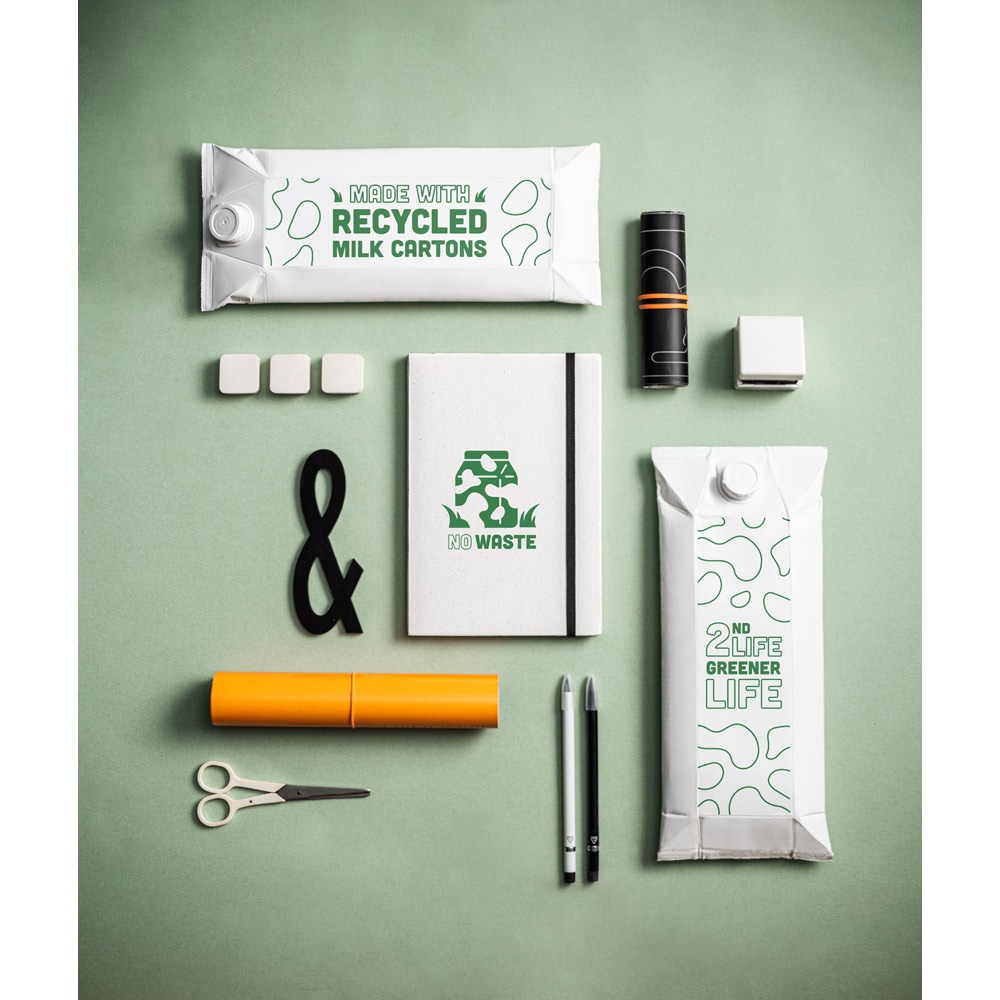 MILKY. Bloc de notas A5 hecho con cartones de leche reciclados con páginas a rayas