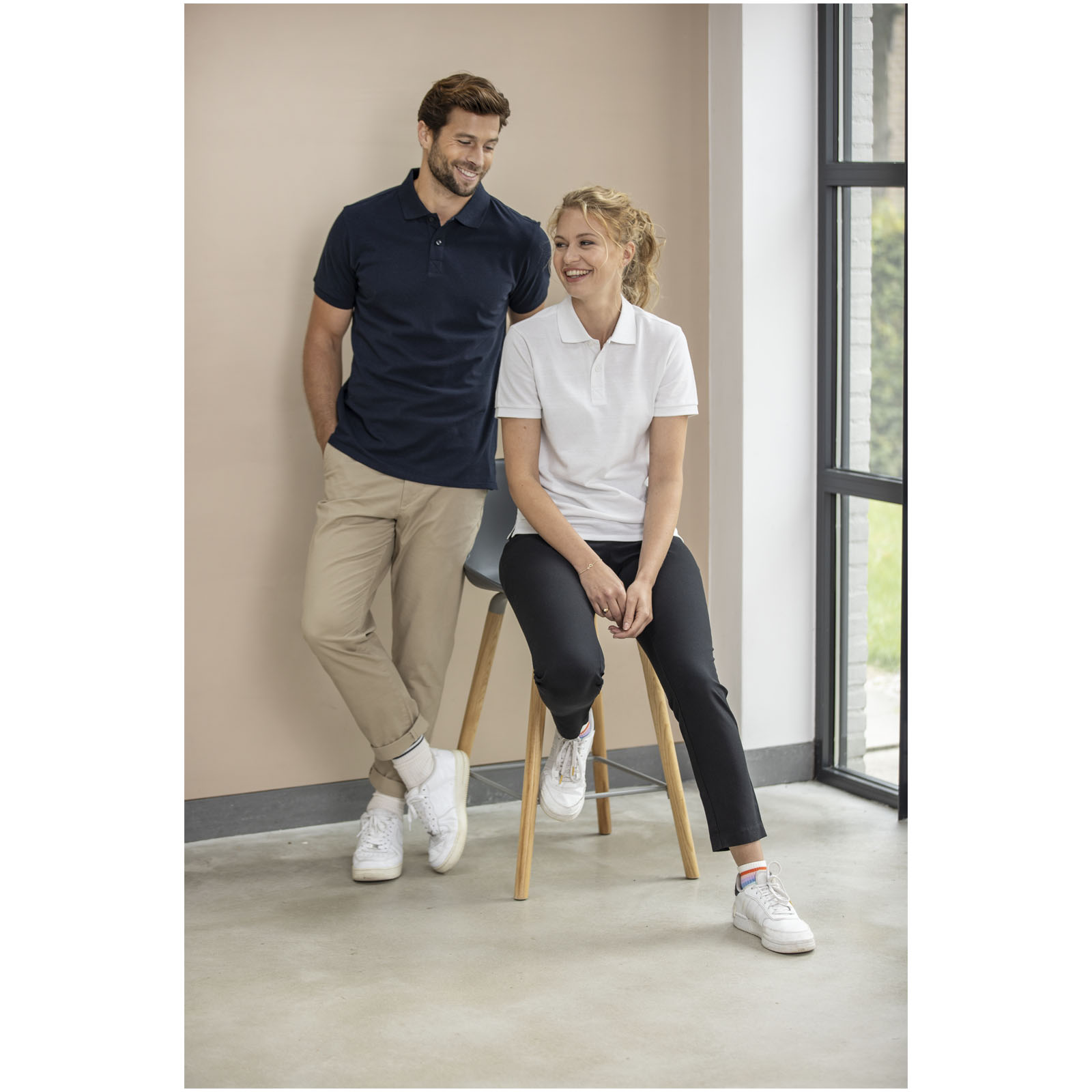 Polo de manga corta unisex con material reciclado Aware™ Emerald
