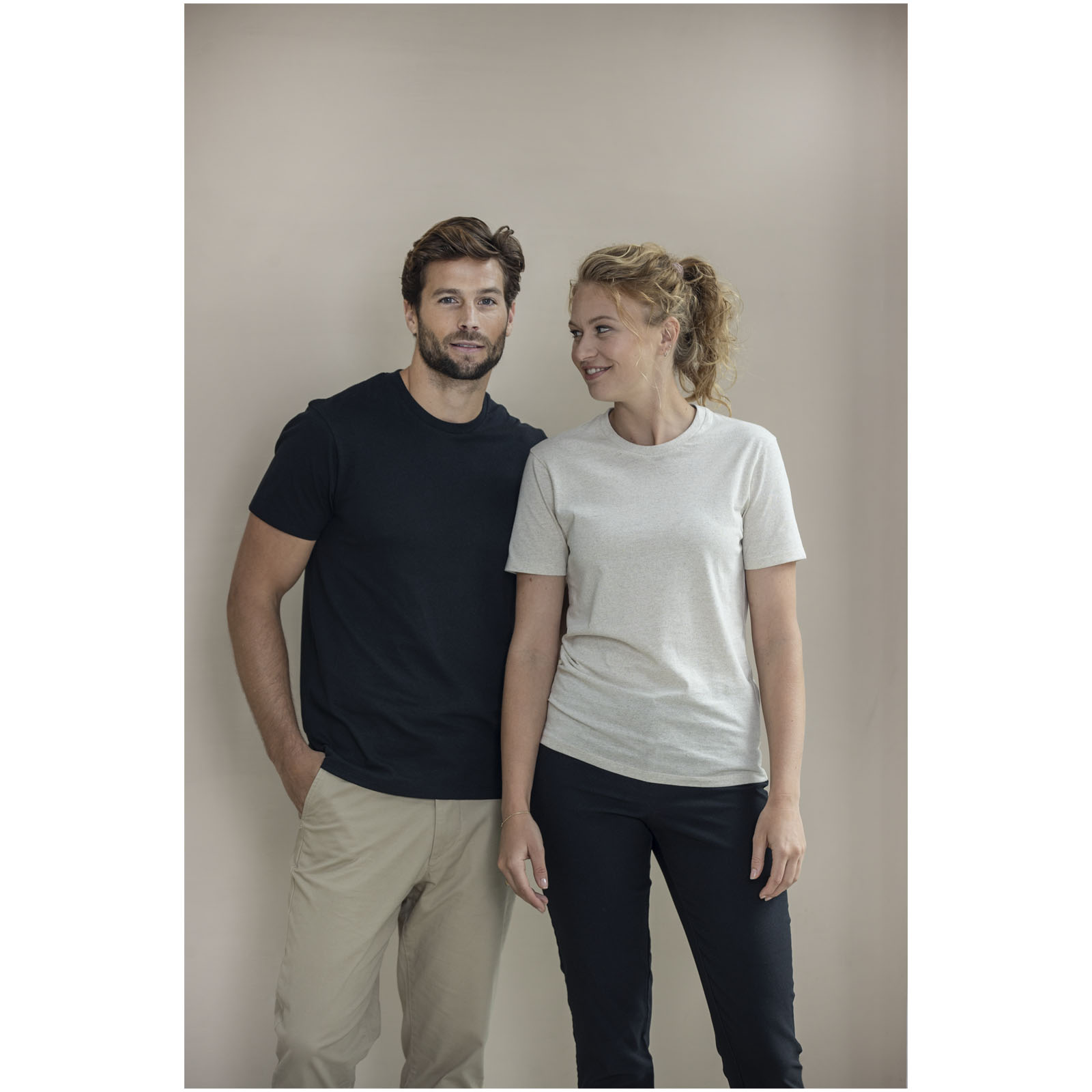 Camiseta unisex de manga corta con material reciclado Aware™ Avalite
