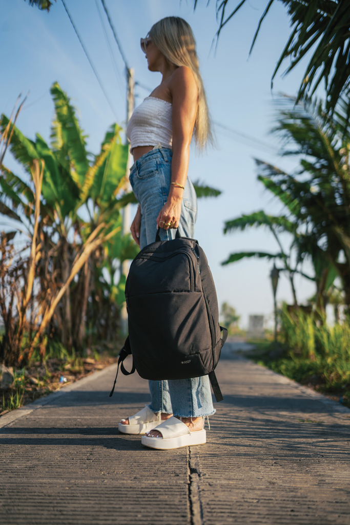 Mochila moderna para portátil de 15,6" Swiss Peak AWARE™