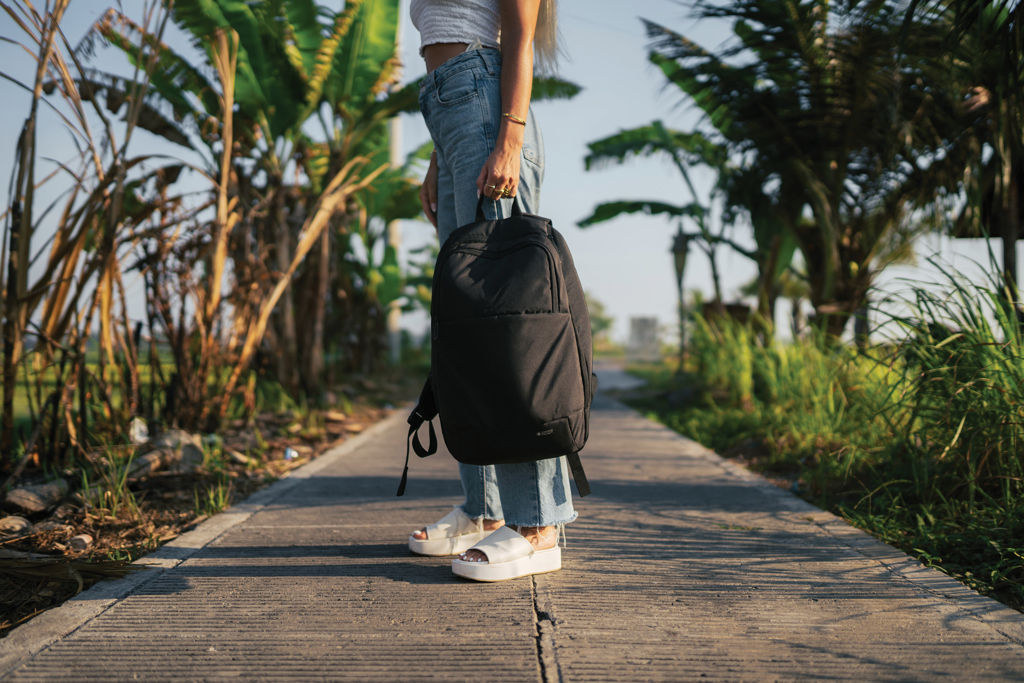 Mochila moderna para portátil de 15,6" Swiss Peak AWARE™