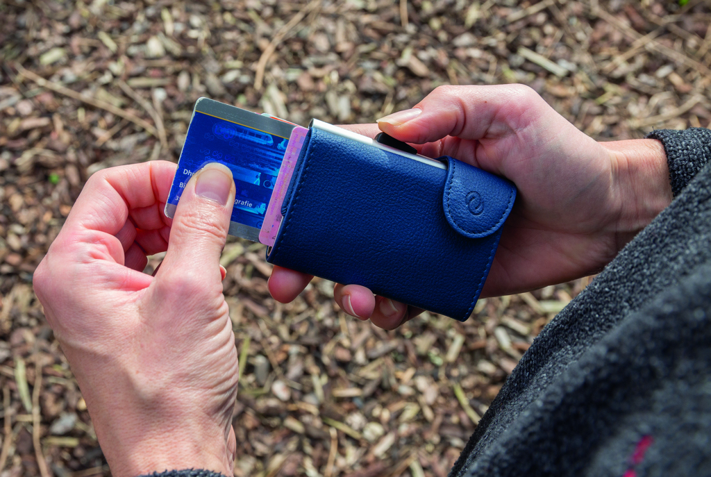 Cartera y tarjetero C-Secure RFID