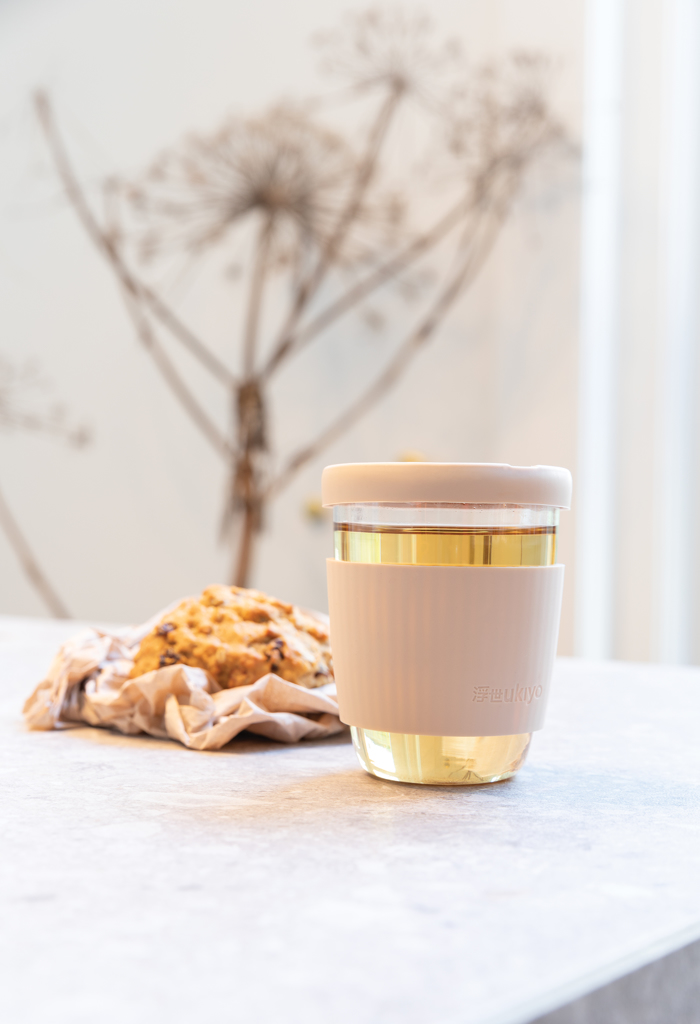 Vaso de borosilicato Ukiyo con tapa y funda de silicona