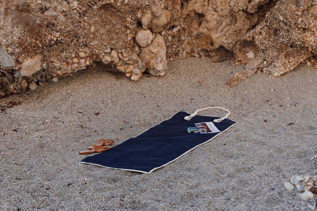 Toalla de playa de lona reciclada VINGA Volonne AWARE™
