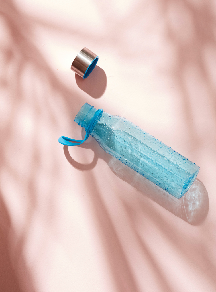 VINGA Botella de agua de tritán Lean