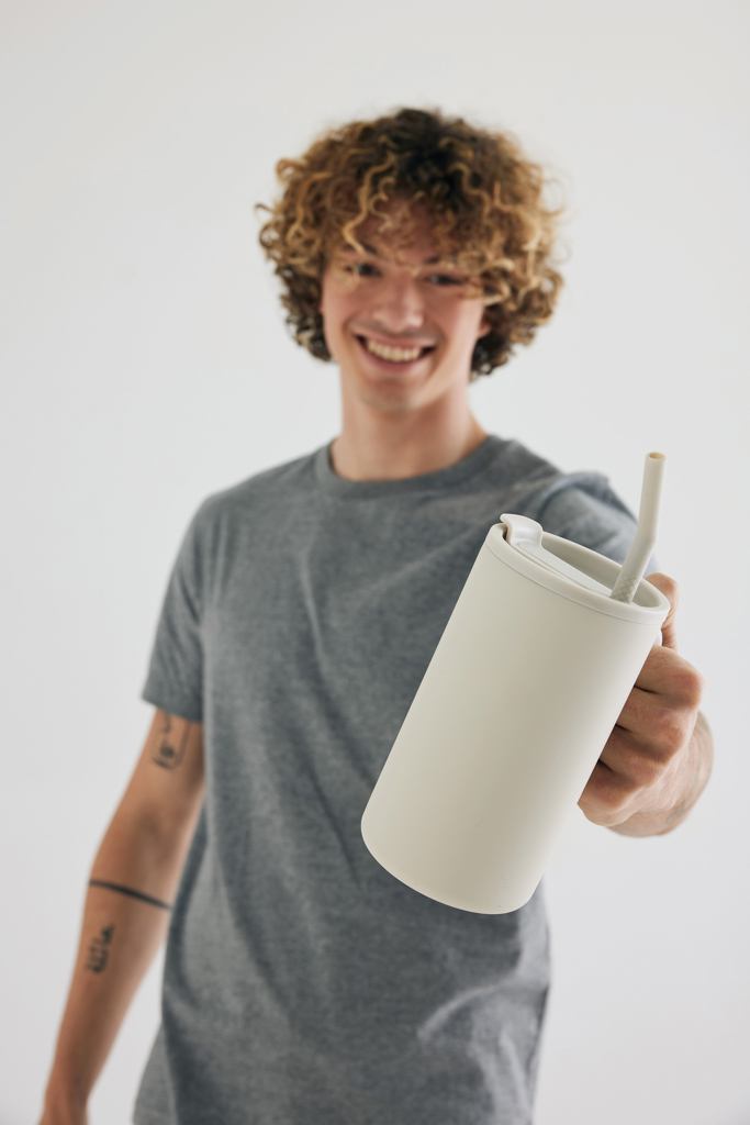 Taza Cube de acero reciclado RCS de 800ml.